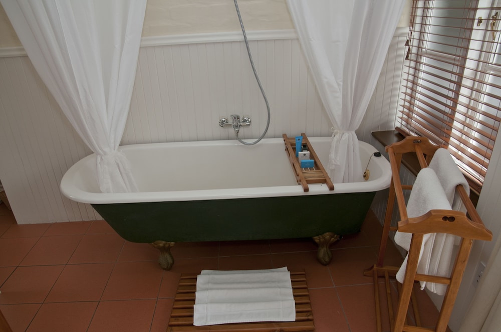 Deluxe Room, 1 Queen Bed, Poolside photo 3