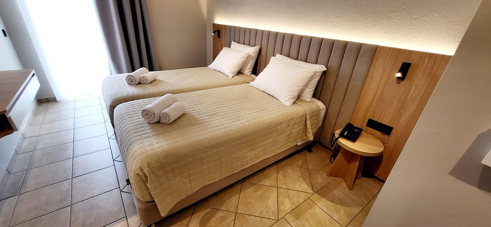 Superior Double Room, Balcony, Garden View