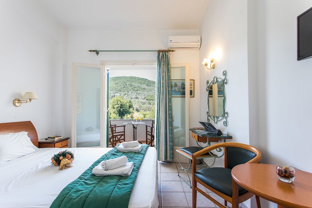 Triple Room, Garden View (with Extra Bed) photo 1