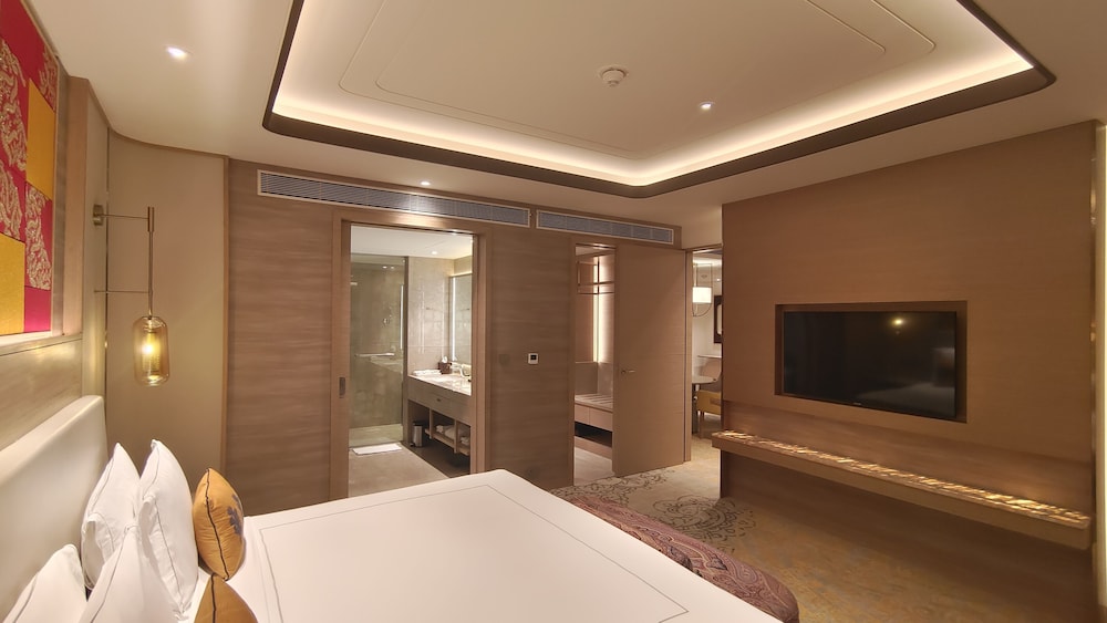 Executive Suite - Photo 6