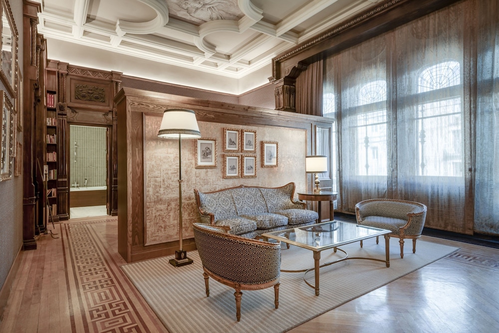 Suite, 1 King Bed, Fireplace