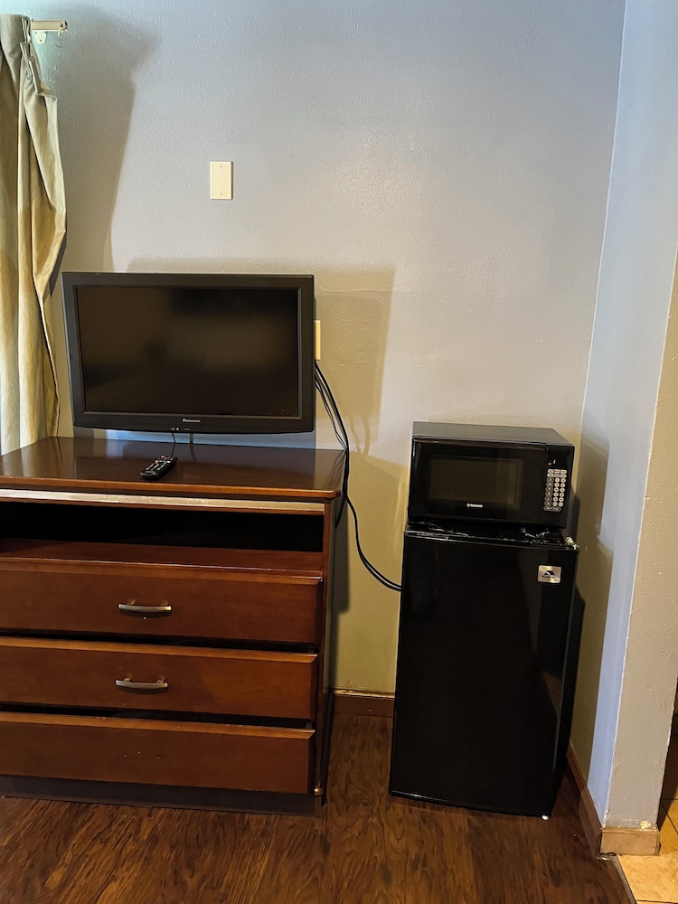Standard Room, 1 King Bed photo 2