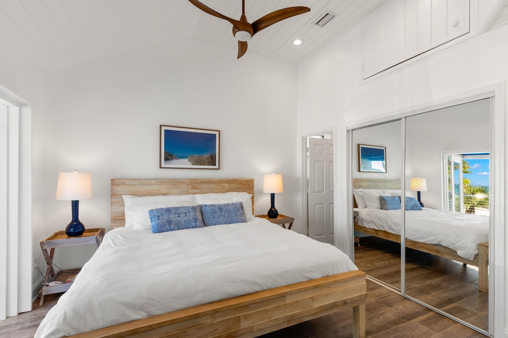 Deluxe Suite, 1 King Bed, Beach View (Magnolia)