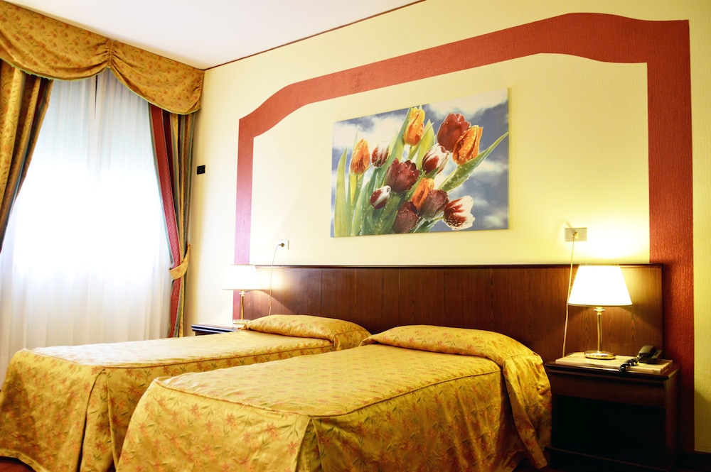 Panoramic Double or Twin Room, City View photo 3