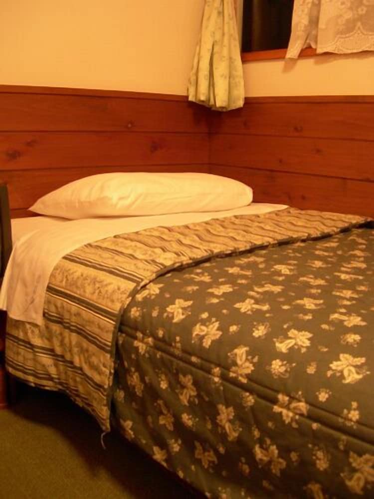 Classic Twin Room, Shared Bathroom