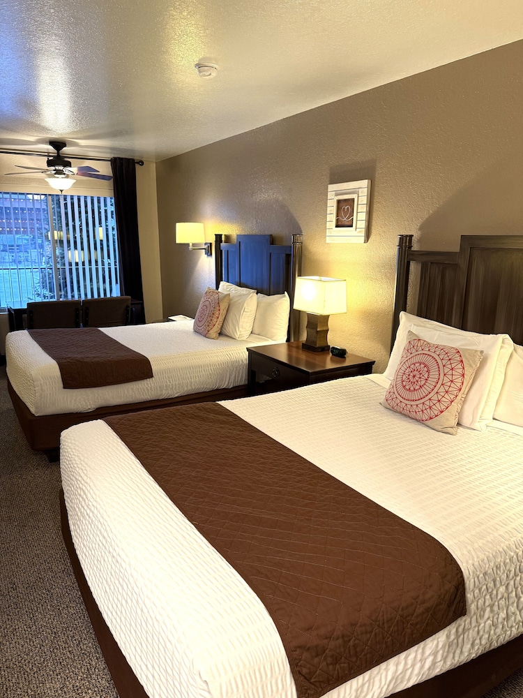 Room, 2 Queen Beds, Pets Not Allowed