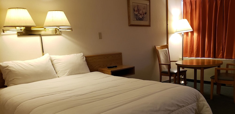 Classic Single Room, 1 Queen Bed, Non Smoking - Photo 2