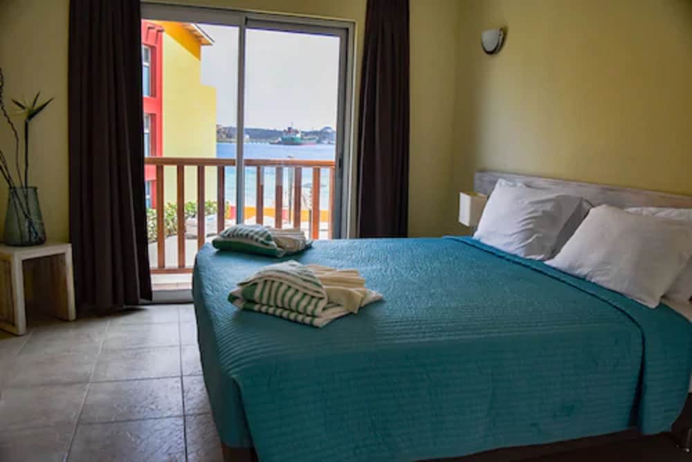 Deluxe Condo, 2 Bedrooms, Partial Ocean View