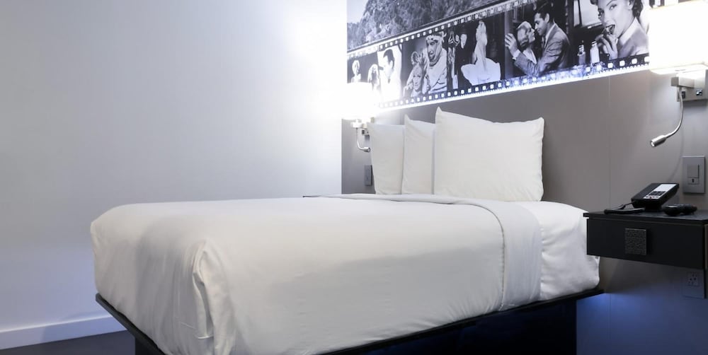 Deluxe Room, 1 Queen Bed, Accessible