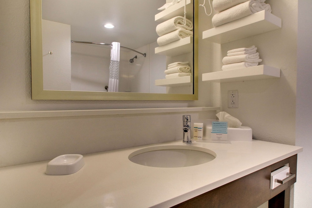 Room, 1 King Bed, Accessible, Non Smoking (w/ bathtub) - Photo 1