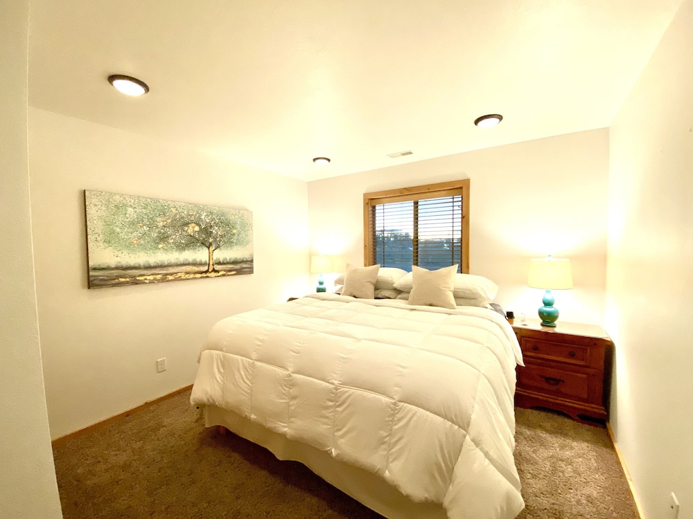 Design Apartment, Accessible, Private Bathroom (5-Downstairs/Pets allowed) photo 3
