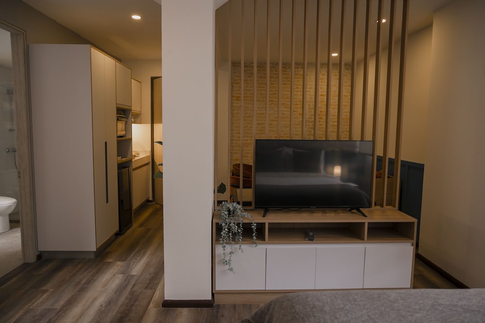 5Q GRAND LOFT