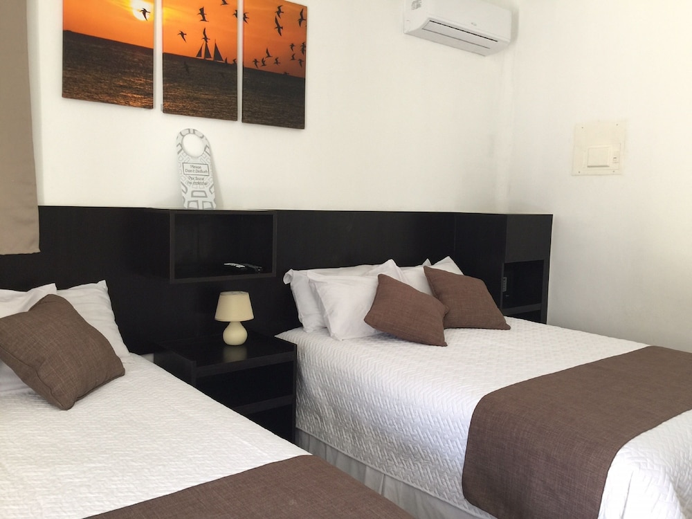 Deluxe Double Room, 2 Double Beds, Garden View