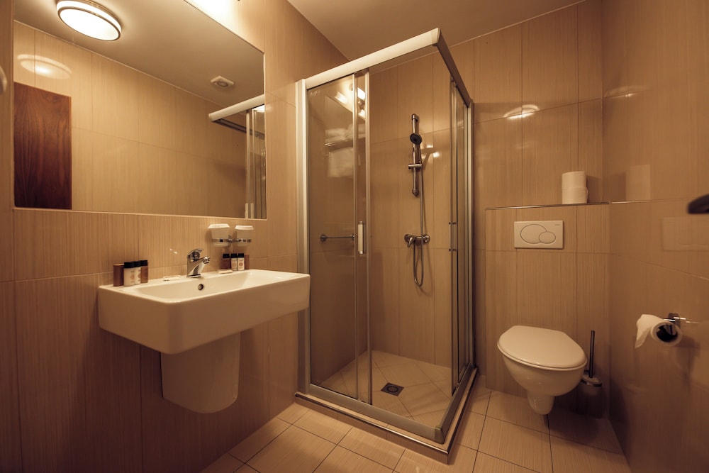 Standard Double or Twin Room - Photo 3