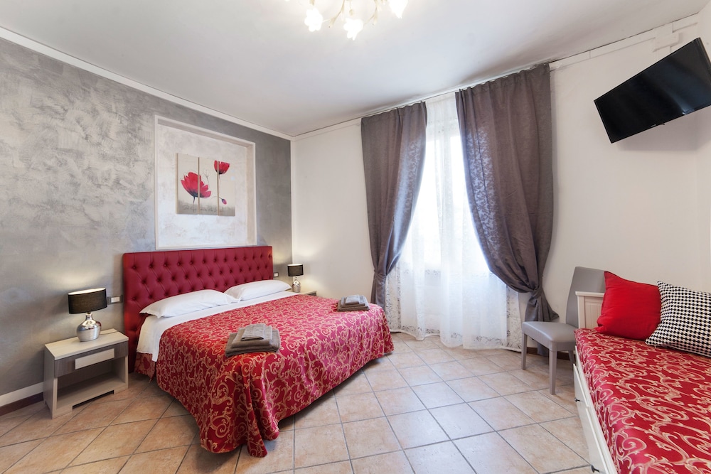 Deluxe Quadruple Room, Ensuite photo 2