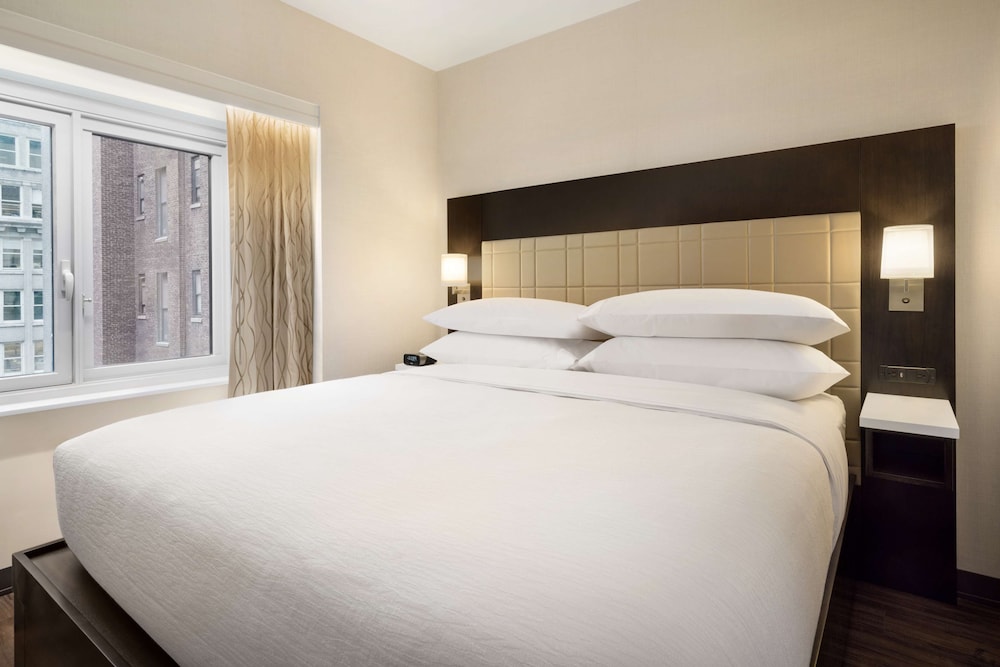 Studio, 1 King Bed (Hearing, 3x3 Shower)