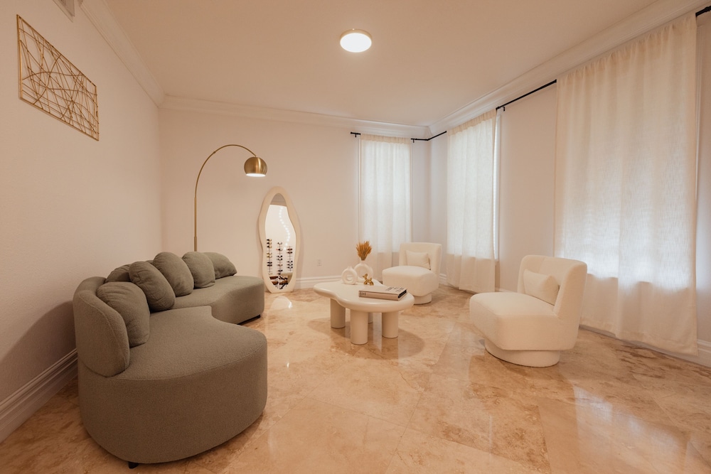 Miami Getaway Heated Pool House & Pool Table Villa, Foto 5