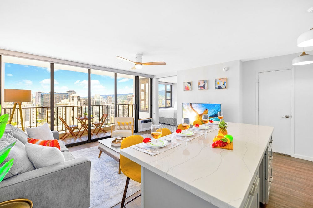 High Floor Ocean View Condo w/ 2 Beds and Parking: Design Apartment, 1 Bedroom, Balcony, Partial Ocean View (0094) photo