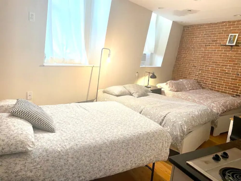 Deluxe Studio, Multiple Beds, Kitchenette photo 3