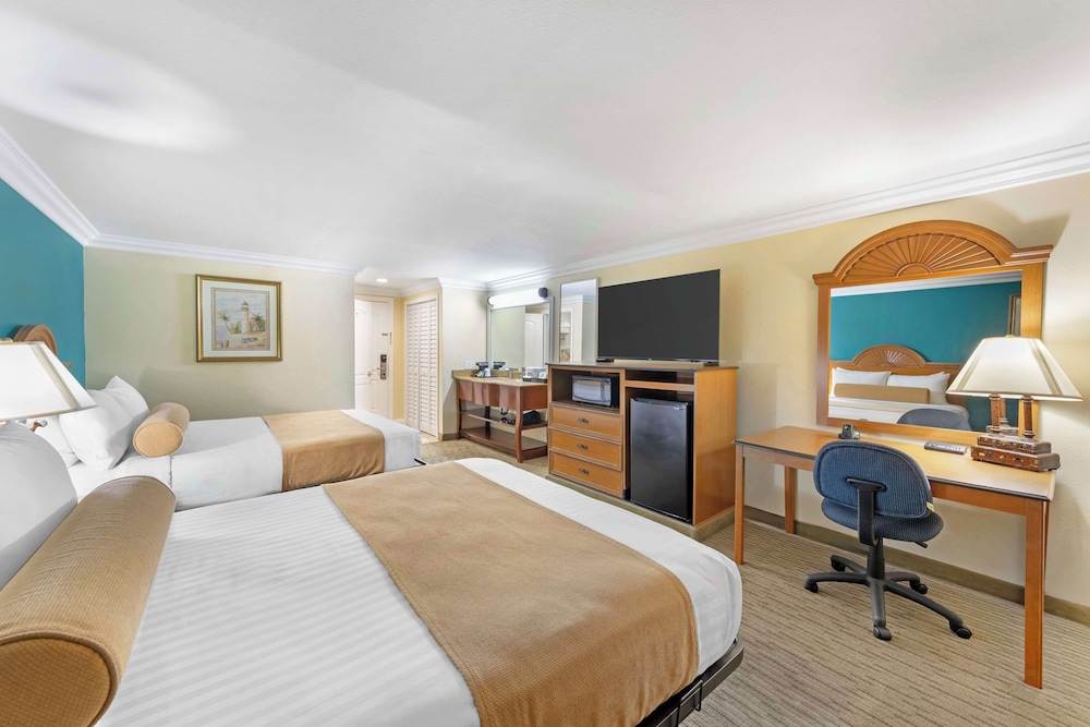 Standard Room, 2 Queen Beds, Non Smoking, Balcony - Photo 1