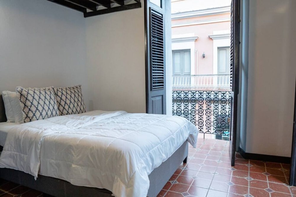 Signature Apartment, (65 Fortaleza Apt 4, San Juan PR 00901)