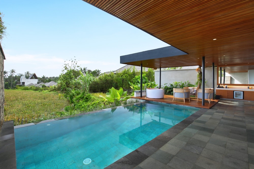 Grand 2 Bedroom Private Pool Villa with Ricefield View - Photo 1