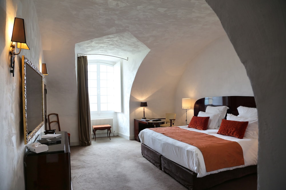 Signature Suite - Photo 6