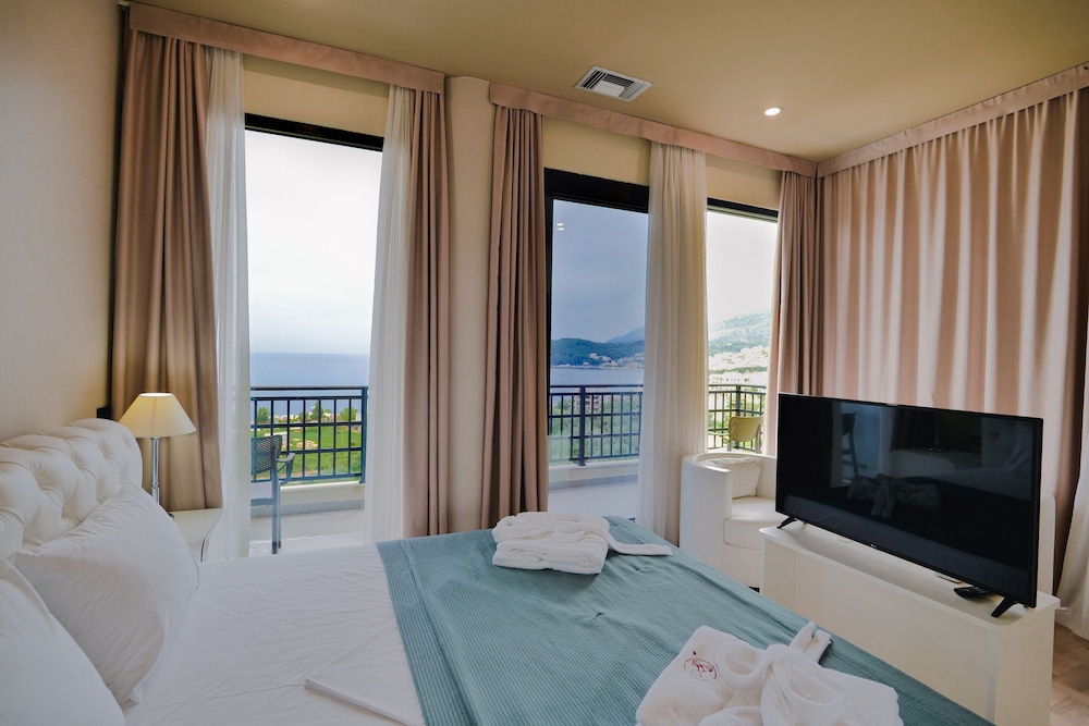Diplomat Suite with Sea View photo 1