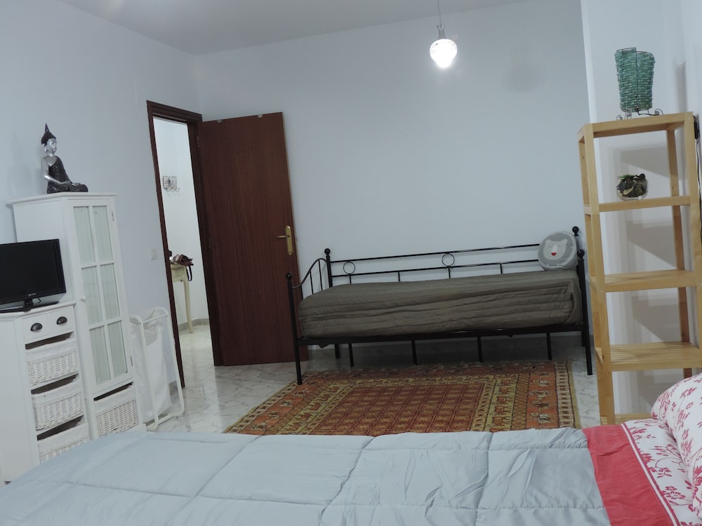 Apartamento, 2 habitaciones, patio.