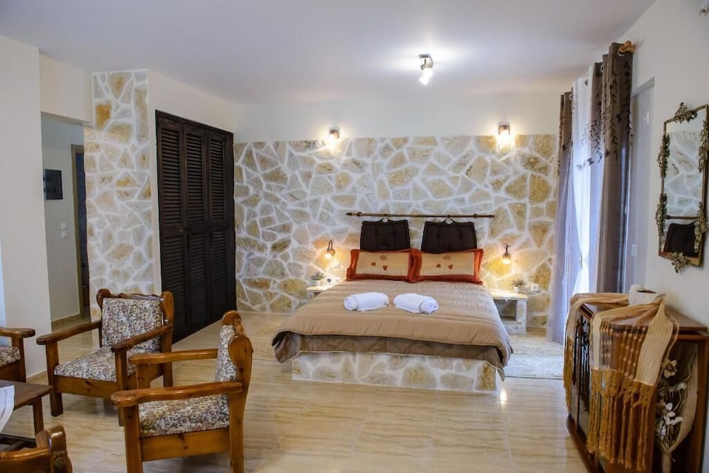 Traditional Studio, Sea View