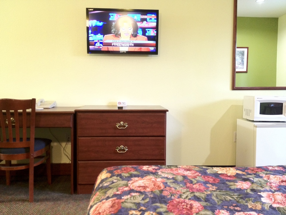 Standard Room, 1 King Bed, Smoking photo 2