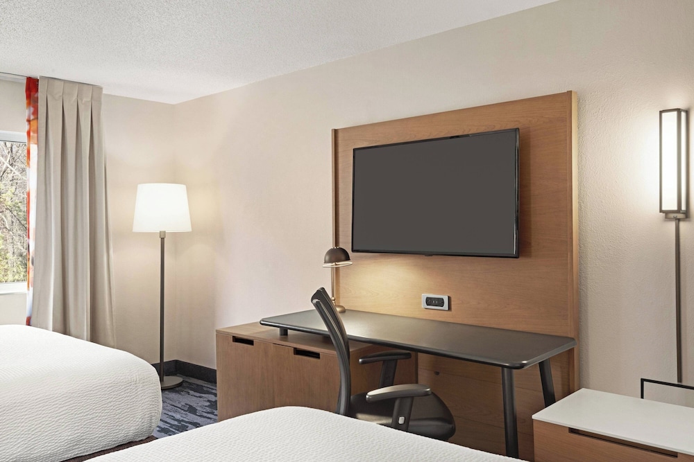 Room, 2 Queen Beds (Mobility Accessible, Tub) - Photo 2