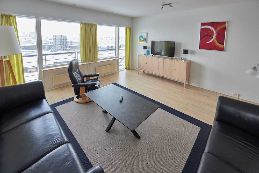 Apartment, 2 Bedrooms, Balcony, Ocean View photo 3