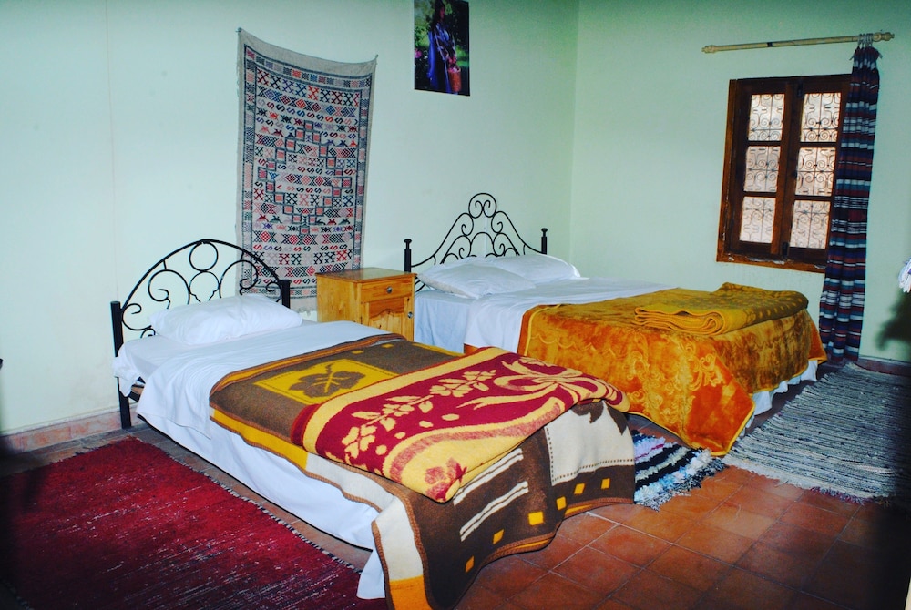 Classic Triple Room, Non Smoking, Mountain View photo 2