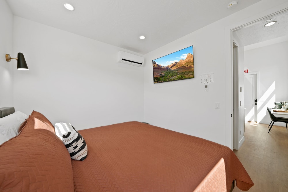 Deluxe Bungalow, 1 King Bed with Sofa bed, Mountain View