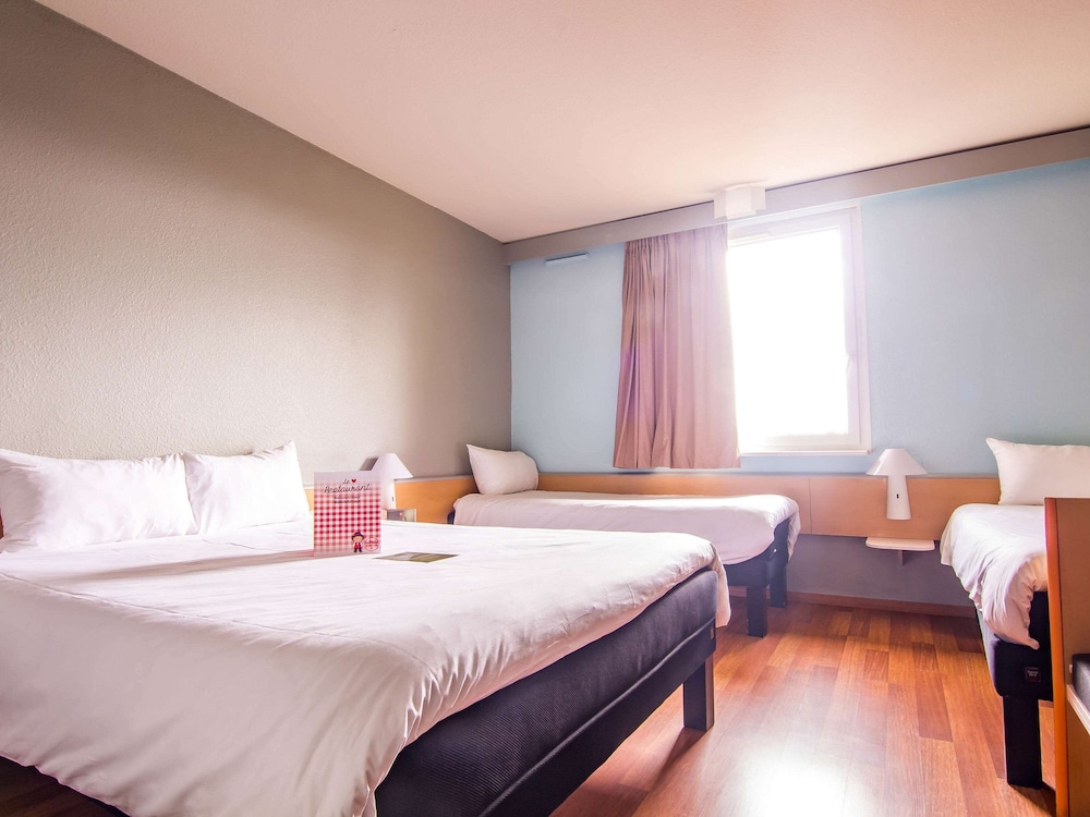 Standard Room, Multiple Beds photo 2