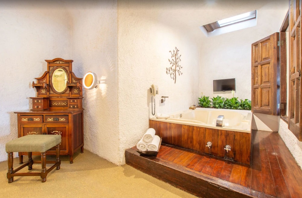 Superior Suite, 1 King Bed, Jetted Tub (All rooms are different) - Photo 5