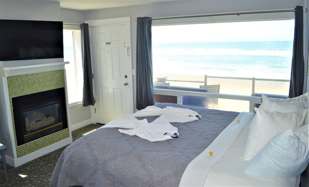 Room, 1 King Bed (Surfside) photo 1