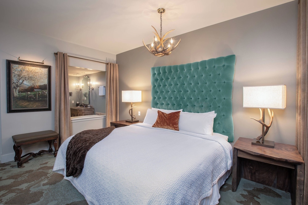 Room, 1 King Bed (Separate Manor Building) - Photo 5