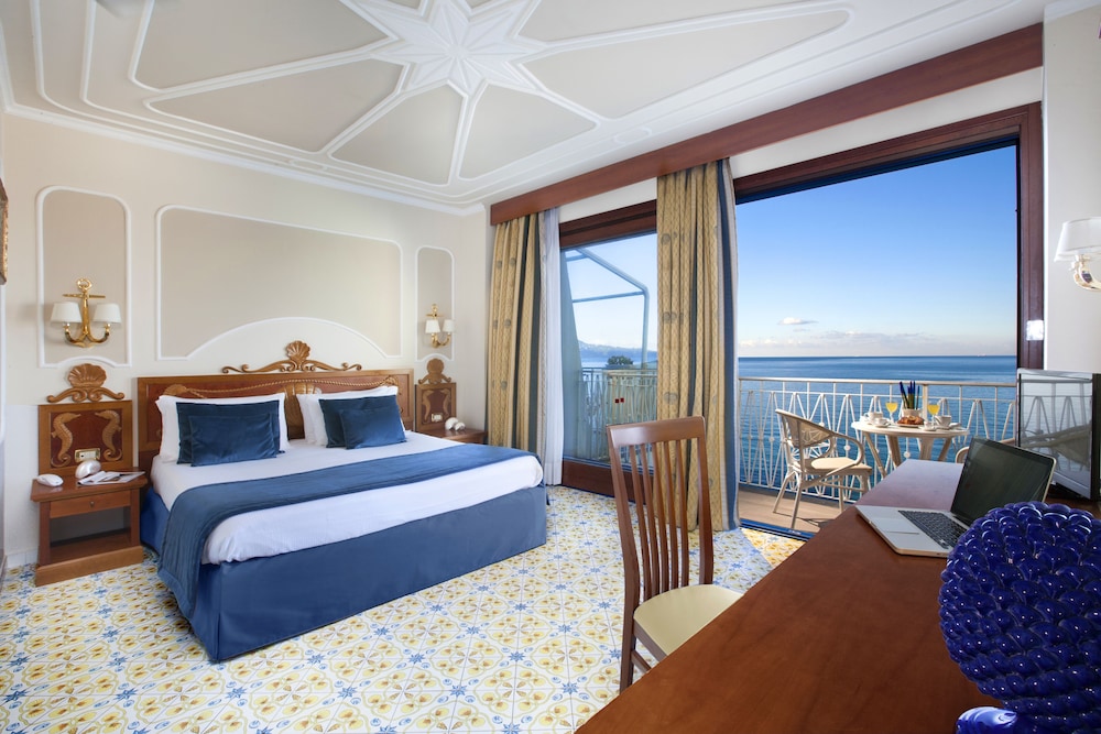 Superior Double Room, Balcony, Sea View - Photo 1
