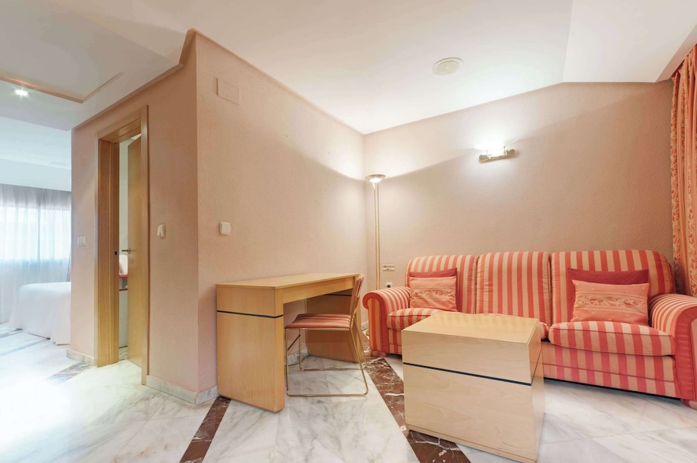 Superior Room, 1 King Bed (Con salon) - Photo 3