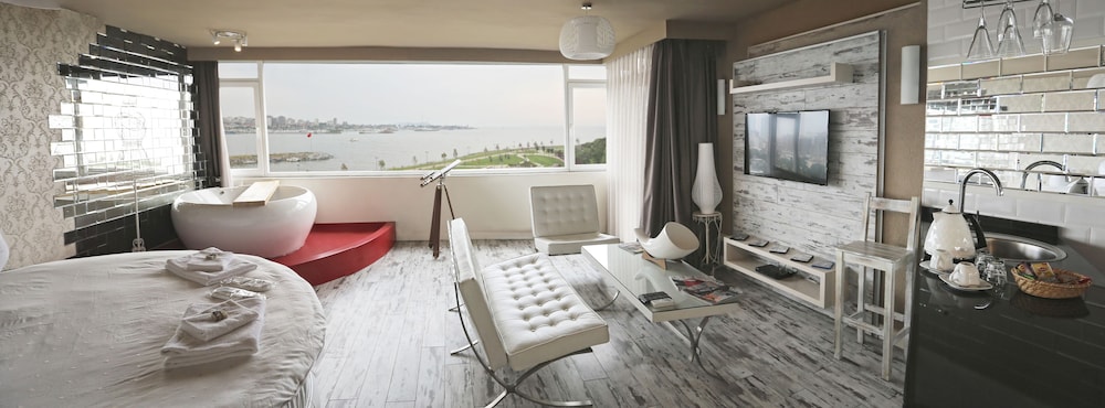 Romantic Suite, Jetted Tub, Sea View photo 1