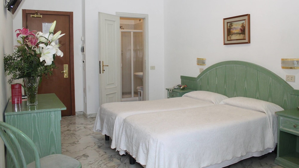 Room, 2 Bedrooms, Connecting Rooms, Park View photo 2