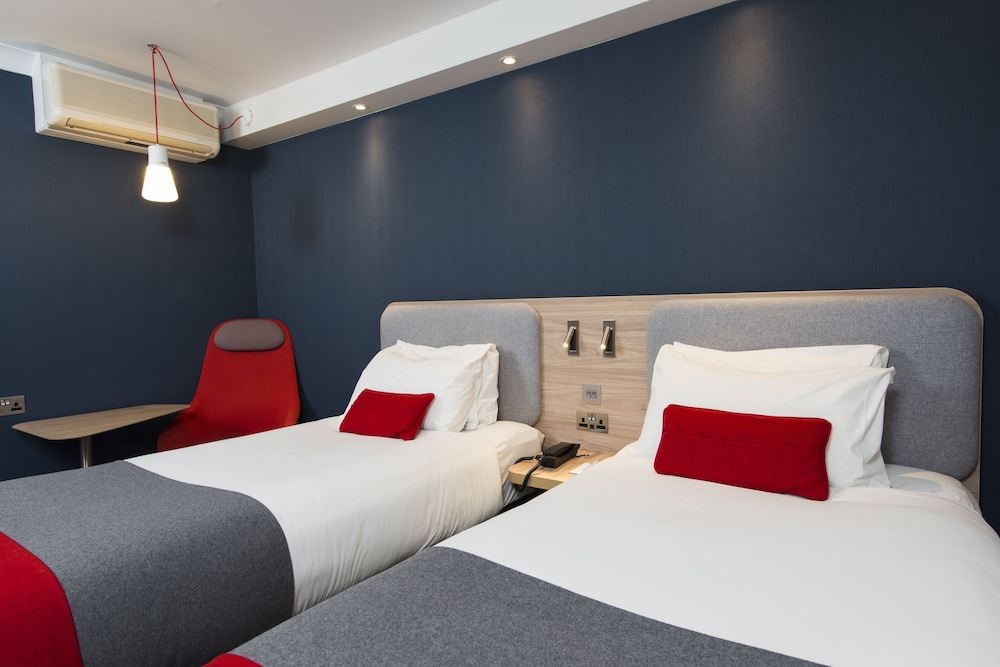 Standard Room, 2 Twin Beds (with Free Hot Breakfast) - Photo 3