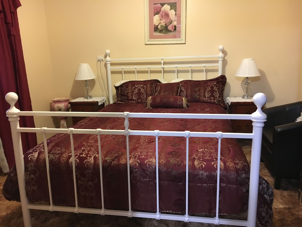Standard Cottage (1 Queen, 1 Double and 2 Singles) photo 1