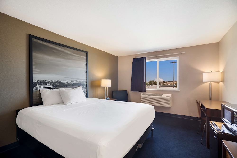 Room, 1 King Bed, Non Smoking - Photo 1
