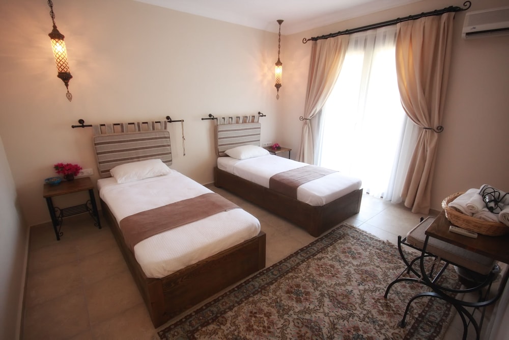 Standard Double or Twin Room - Photo 4
