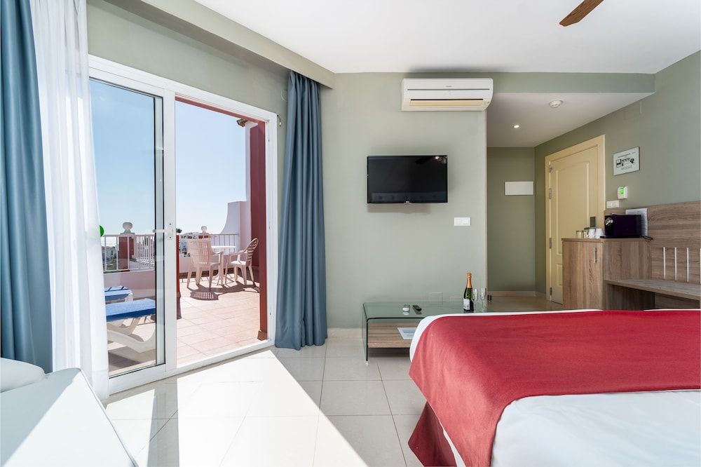 Superior Room, Terrace, Partial Ocean View - Photo 4