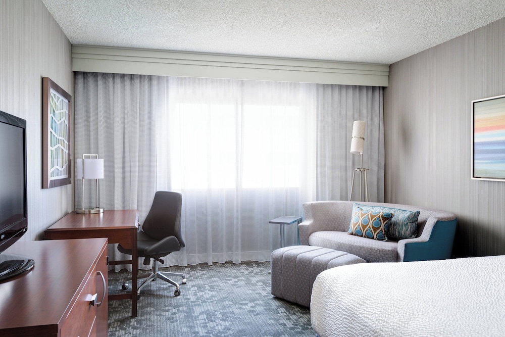 Room, 1 King Bed (Wellness) photo 1