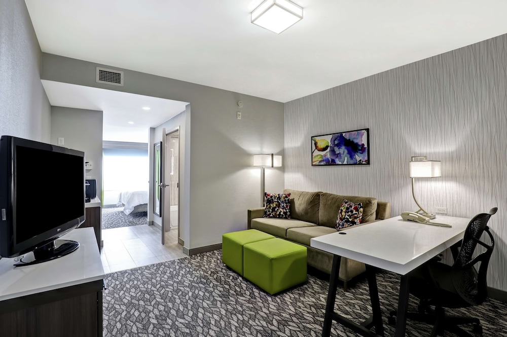 1 king jr suite evolution non smoking
